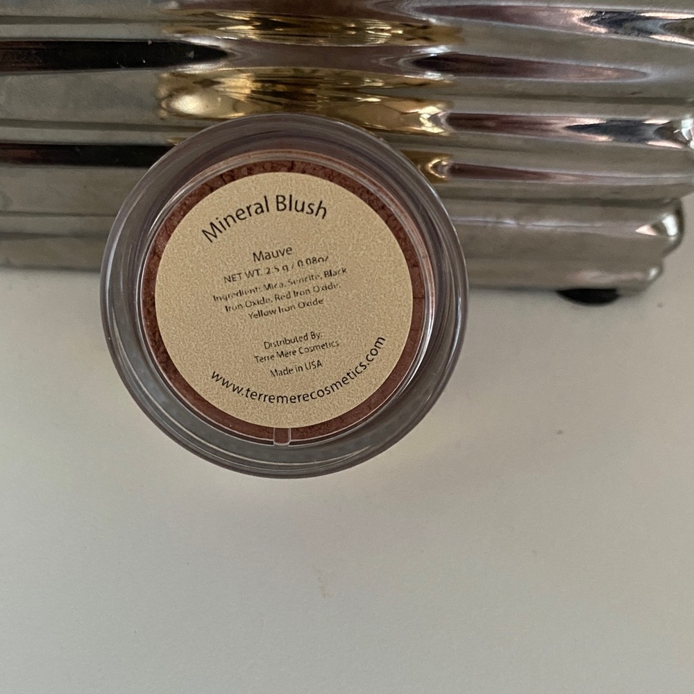 Terre Mere Organic Mineral Blush in Mauve Sealed Never Used Not Returnable